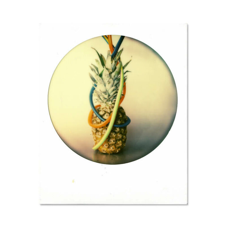 Color_SX-70_Round_Frame