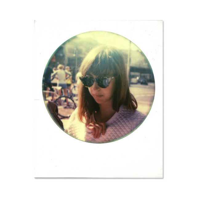 Color_SX-70_Round_Frame